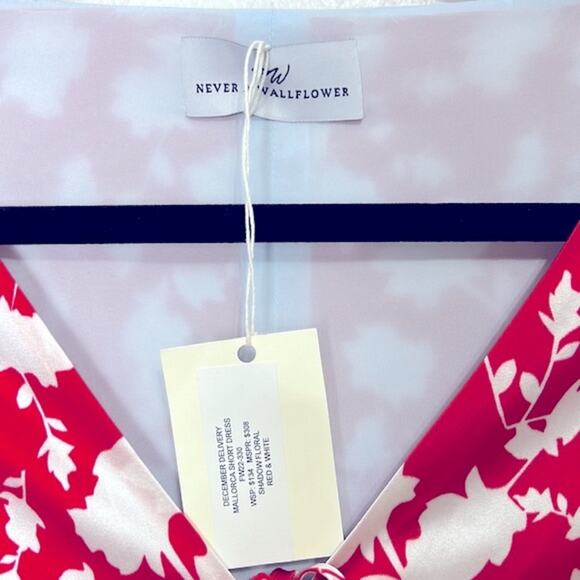 Never A Wallflower Shadow Floral Red & White Dress Size XS NWT - Picture 3 of 7